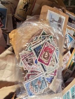 Collection de timbres vintage d’une succession à vie 50k-100k+ timbres, bac de 15 lb + album Harris Pr