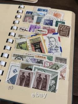 Collection de timbres vintage et modernes avec un timbre d'un cent et une boîte en bois vintage