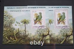 Collection des colonies du Portugal de plus de 850 timbres neufs et oblitérés dans un album sur feuilles de stock