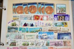 Collection du Commonwealth britannique de plus de 1 700 timbres oblitérés conservés dans un album