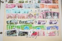 Collection du Commonwealth britannique de plus de 1 700 timbres oblitérés conservés dans un album