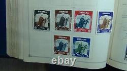 Collection internationale de timbres WW SCOTT avec un album contenant 6000 timbres de l'Est ou très variés