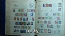 Collection internationale de timbres WW SCOTT avec un album contenant 6000 timbres de l'Est ou très variés