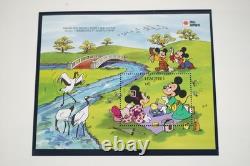Collection mondiale Disney 1991 de 185 timbres et 70 feuilles, tous neufs dans un album