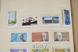 Collection mondiale G 1981-2000 de plus de 2 750 timbres neufs et oblitérés dans un album Scott