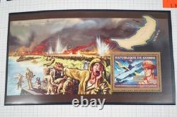 Collection mondiale de la Seconde Guerre mondiale de 165 timbres et 60 feuillets-souvenir stockés dans un album