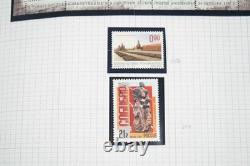 Collection mondiale de la Seconde Guerre mondiale de 165 timbres et 60 feuillets-souvenir stockés dans un album