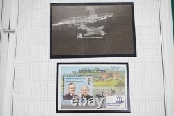 Collection mondiale de la Seconde Guerre mondiale de 165 timbres et 60 feuillets-souvenir stockés dans un album