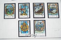 Collection mondiale de la Seconde Guerre mondiale de 165 timbres et 60 feuillets-souvenir stockés dans un album