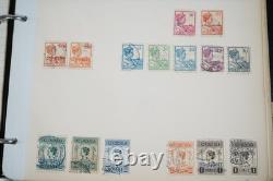 Collection mondiale de plus de 1 100 timbres neufs et oblitérés, conservés dans un album