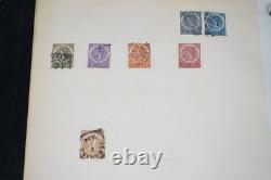 Collection mondiale de plus de 1 100 timbres neufs et oblitérés, conservés dans un album
