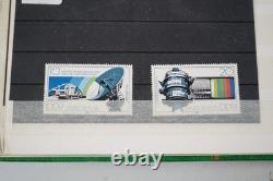 Collection mondiale de plus de 1 200 timbres neufs et usagés stockés dans un livre de collection Filabo