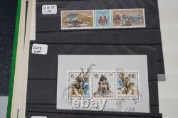 Collection mondiale de plus de 1 200 timbres neufs et usagés stockés dans un livre de collection Filabo