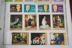 Collection mondiale de plus de 1 250 timbres neufs et oblitérés, conservés dans un album Harris