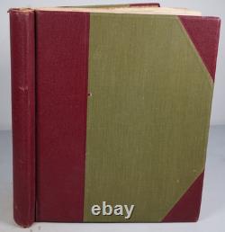 Collection mondiale de plus de 1 400 timbres neufs et oblitérés conservés dans un album