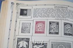 Collection mondiale de plus de 4 350 timbres neufs et oblitérés, conservés dans un album Regent