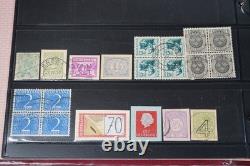 Collection mondiale de plus de 825 blocs/feuilles/carrés neufs et utilisés stockés dans un album