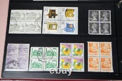 Collection mondiale de plus de 825 blocs/feuilles/carrés neufs et utilisés stockés dans un album