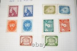 Collection mondiale de timbres A-i de 700+ timbres neufs et utilisés stockés dans un album Harris