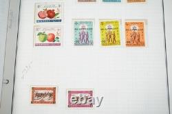 Collection mondiale de timbres A-i de 700+ timbres neufs et utilisés stockés dans un album Harris