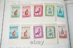 Collection mondiale de timbres A-i de 700+ timbres neufs et utilisés stockés dans un album Harris
