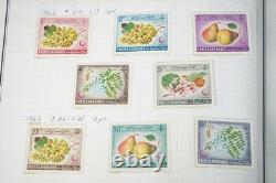 Collection mondiale de timbres A-i de 700+ timbres neufs et utilisés stockés dans un album Harris
