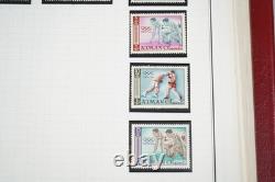 Collection mondiale de timbres A-i de 700+ timbres neufs et utilisés stockés dans un album Harris