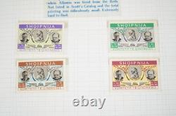 Collection mondiale de timbres A-i de 700+ timbres neufs et utilisés stockés dans un album Harris