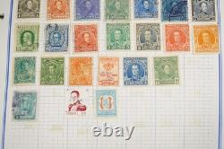 Collection mondiale de timbres V-z de plus de 2 700 exemplaires neufs et usagés stockés dans un album Mystic