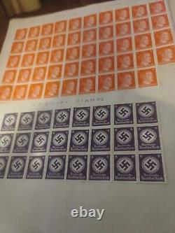 Collection mondiale de timbres dans l'album de voyage HE Harris de 1952. Fascinant