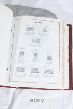 Collection mondiale de timbres dans un album H. E. Harris