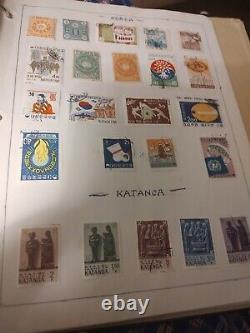 Collection mondiale de timbres dans un album universitaire. Fascinant groupe de pays.