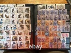 Collection mondiale de timbres de plus de 1 000 timbres dans deux albums, provenant de plus de 50 pays