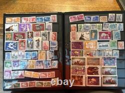 Collection mondiale de timbres de plus de 1 000 timbres dans deux albums, provenant de plus de 50 pays