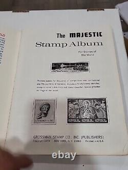 Collection mondiale de timbres en 1973 dans l'album majestueux de Grossman. Assortiment merveilleux