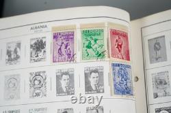 Collection mondiale des années 1880 aux années 1960 de plus de 3 200 timbres neufs et oblitérés dans un album Harris