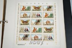 Collection thématique mondiale d'oiseaux de plus de 250 timbres MNH dans un album 1 FDC
