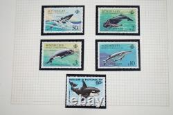 Collection thématique mondiale d'oiseaux de plus de 250 timbres MNH dans un album 1 FDC
