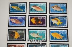 Collection thématique mondiale d'oiseaux de plus de 250 timbres MNH dans un album 1 FDC