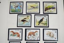 Collection thématique mondiale d'oiseaux de plus de 250 timbres MNH dans un album 1 FDC