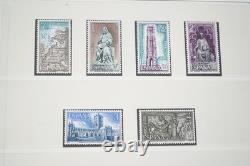 ESPAGNE ANNÉES 1970 COLLECTION COMPLÈTE DE 580 TIMBRES NEUFS CONSERVÉS DANS UN ALBUM LINDNER