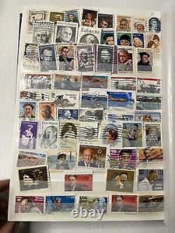 Énorme collection de timbres dans un classeur Lot États-Unis International Vintage + Plus.
