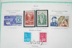 FRANCE 1960s-1990s COLLECTION DE PLUS DE 1200 TIMBRES EN GRANDE MAJORITÉ NEUFS STOCKÉS DANS UN ALBUM