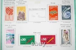 FRANCE 1960s-1990s COLLECTION DE PLUS DE 1200 TIMBRES EN GRANDE MAJORITÉ NEUFS STOCKÉS DANS UN ALBUM