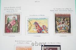 FRANCE 1960s-1990s COLLECTION DE PLUS DE 1200 TIMBRES EN GRANDE MAJORITÉ NEUFS STOCKÉS DANS UN ALBUM