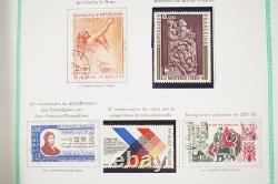 FRANCE 1960s-1990s COLLECTION DE PLUS DE 1200 TIMBRES EN GRANDE MAJORITÉ NEUFS STOCKÉS DANS UN ALBUM