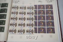 France Collection de 30 feuilles complètes d’art neuves conservées dans 2 albums Pioneer