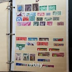 Grand album reliure de pages de stock de timbres neufs du monde entier, livrets, blocs, petites séries