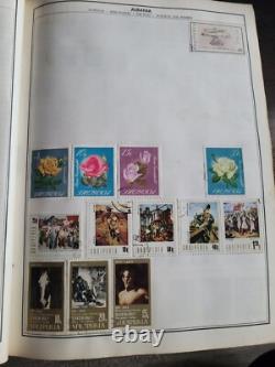 Grand et Épais Album de Timbres Harris avec 10 800 Timbres du Monde Entier, Très Bon État