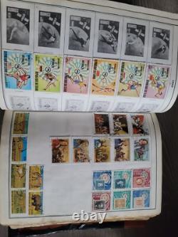 Grand et Épais Album de Timbres Harris avec 10 800 Timbres du Monde Entier, Très Bon État